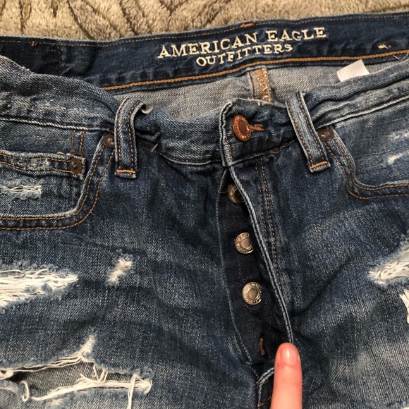Used hi-waisted A&E distressed shorts - Picture 4 of 5